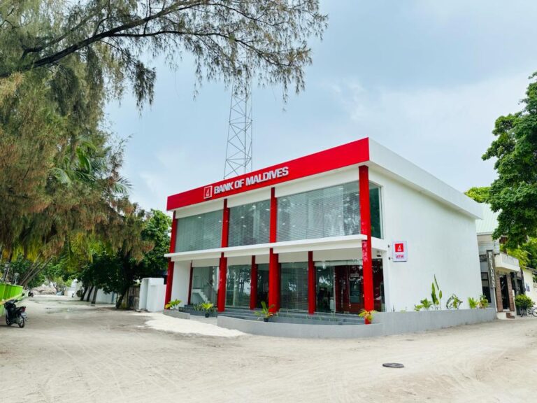BML opens self-service banking center at Rasdhoo new branch